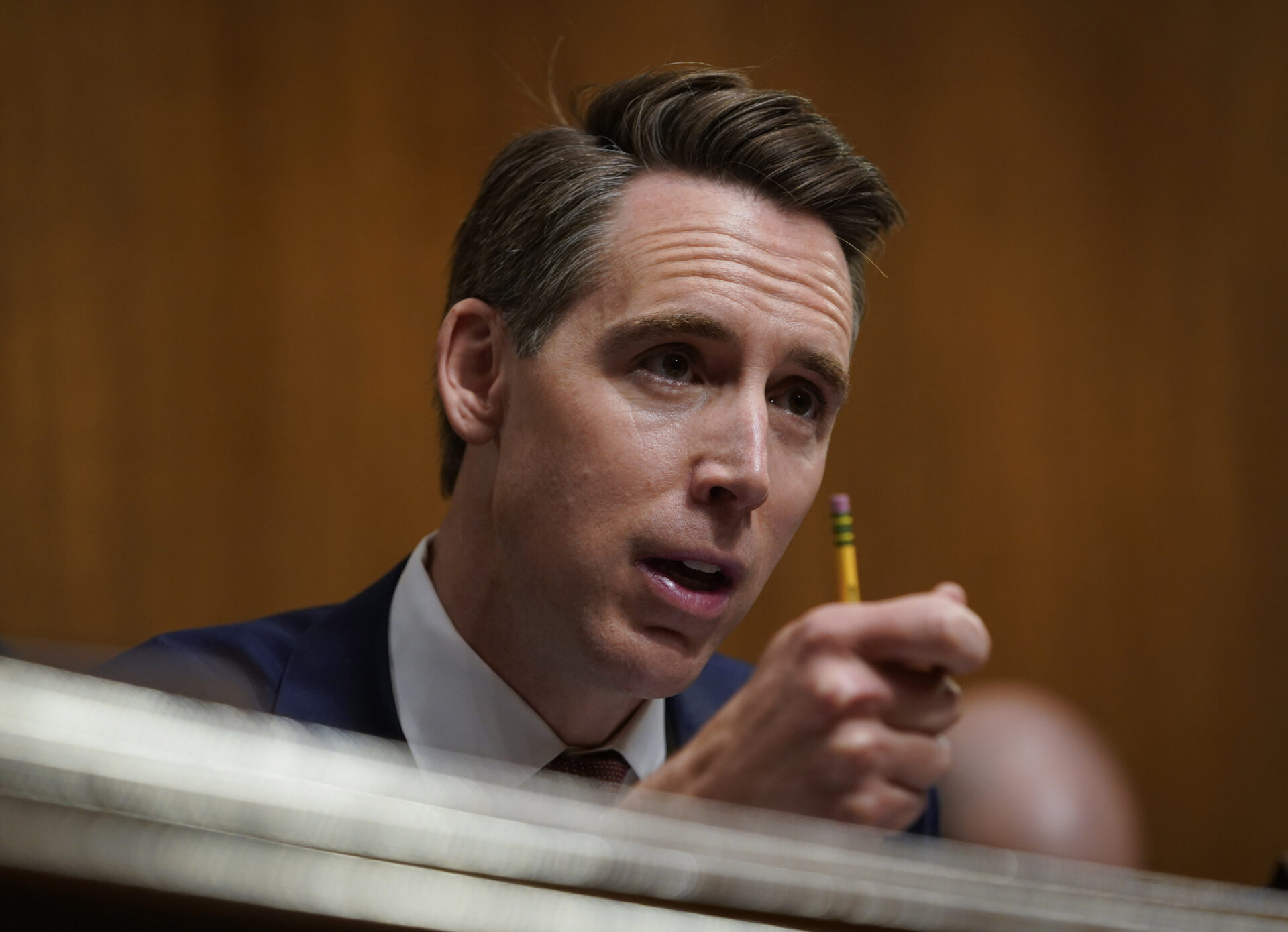 Senator Hawley Launches Probe Into Meta Over AI Chatbot Having ‘Sensual’ and ‘Romantic’ Exchanges with Children