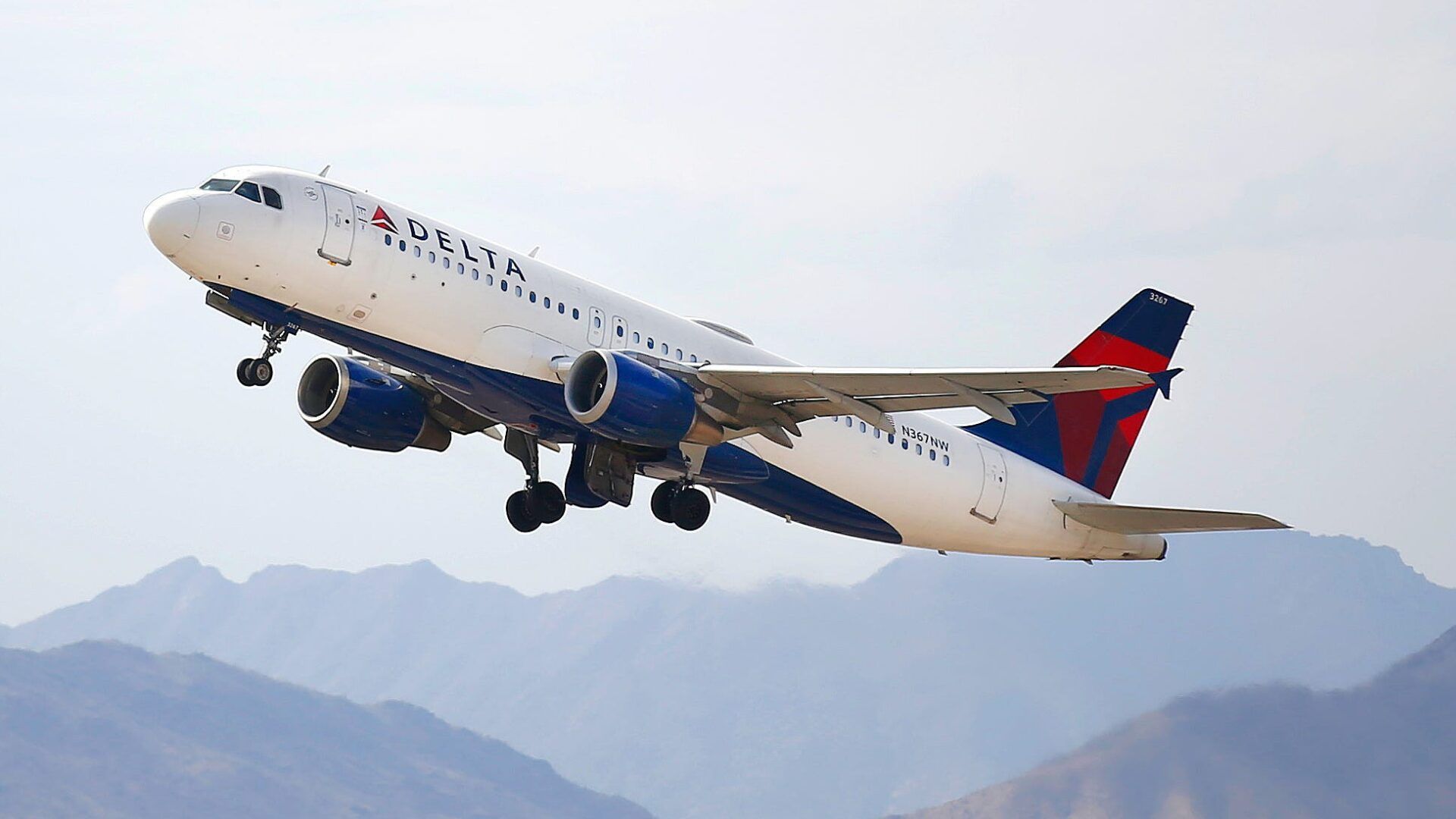 Gonzaga Basketball Team Dodges Disaster as Delta Jet Speeds Toward Them [WATCH]