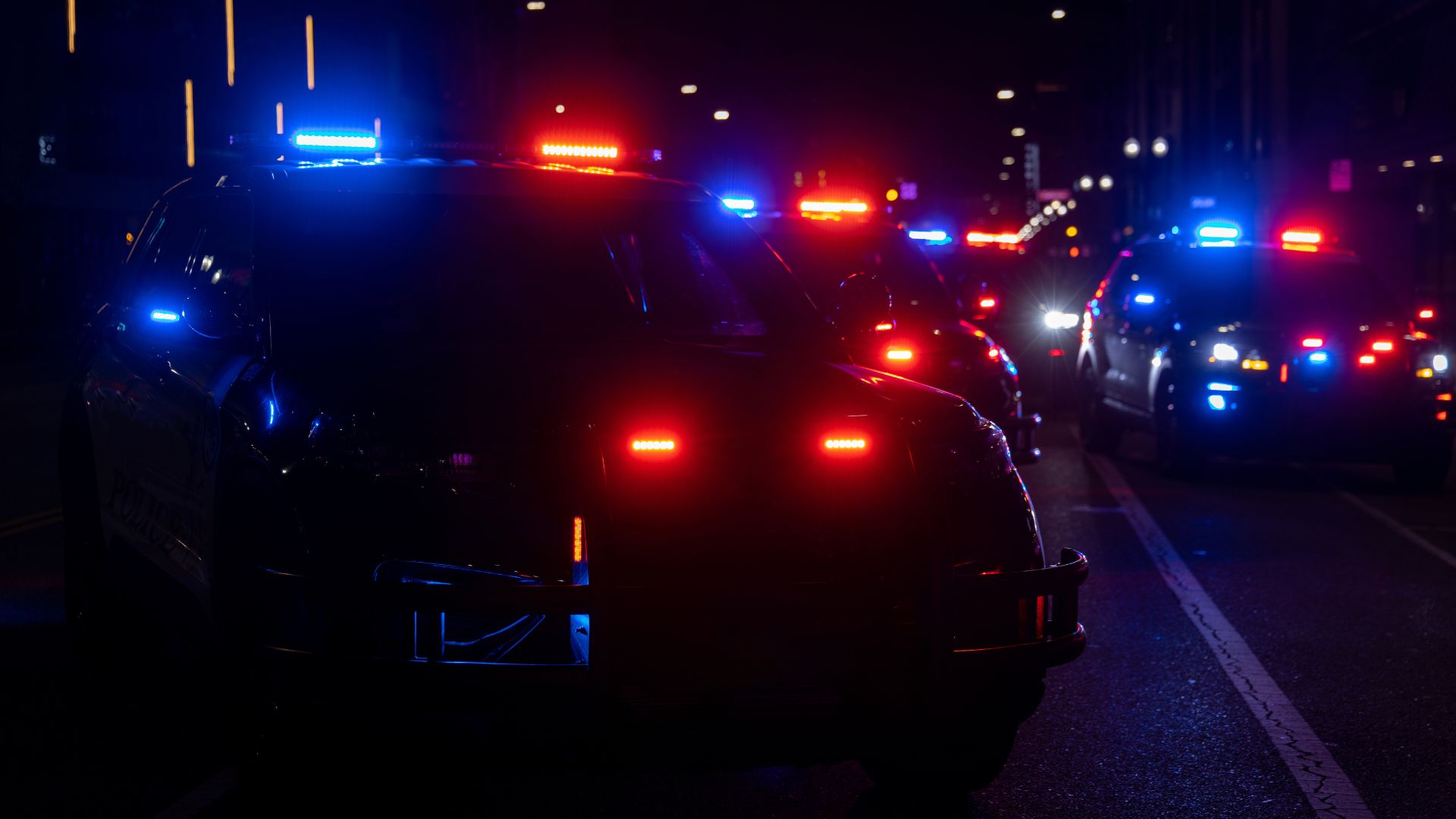 Over 300 Teens Ignite Mall Riot, Police Officer Hospitalized in Chaos [WATCH]