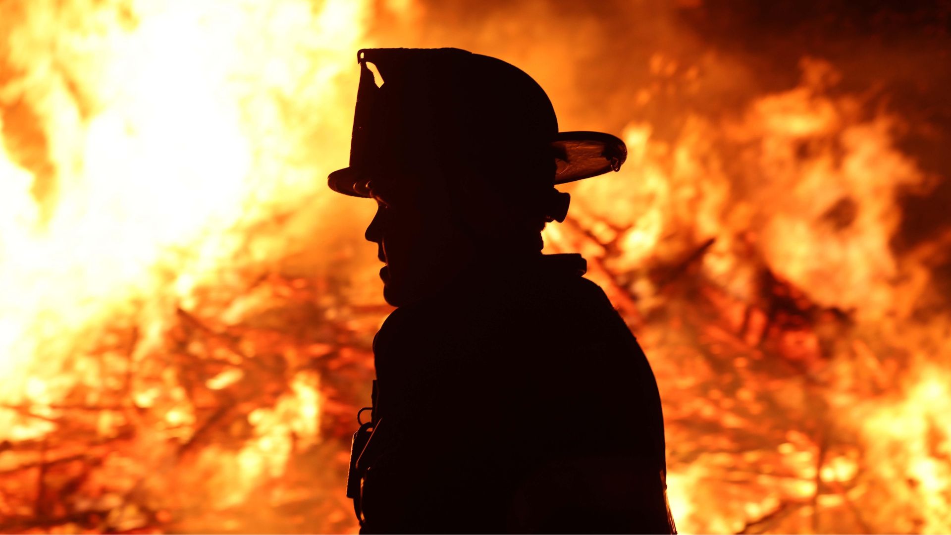 Massive Wildfires Erupt in Long Island, Shut Down Highways and Force Evacuations [WATCH]