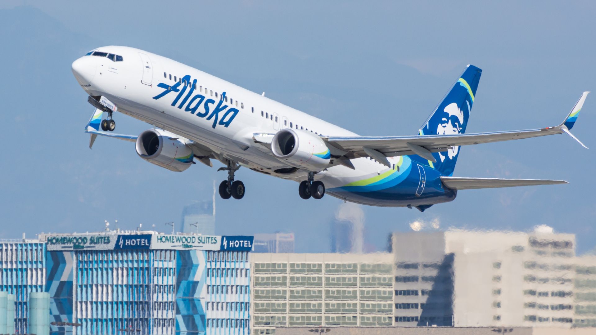 Alaska Airlines Grounds All Flights Nationwide After a Widespread IT Outage