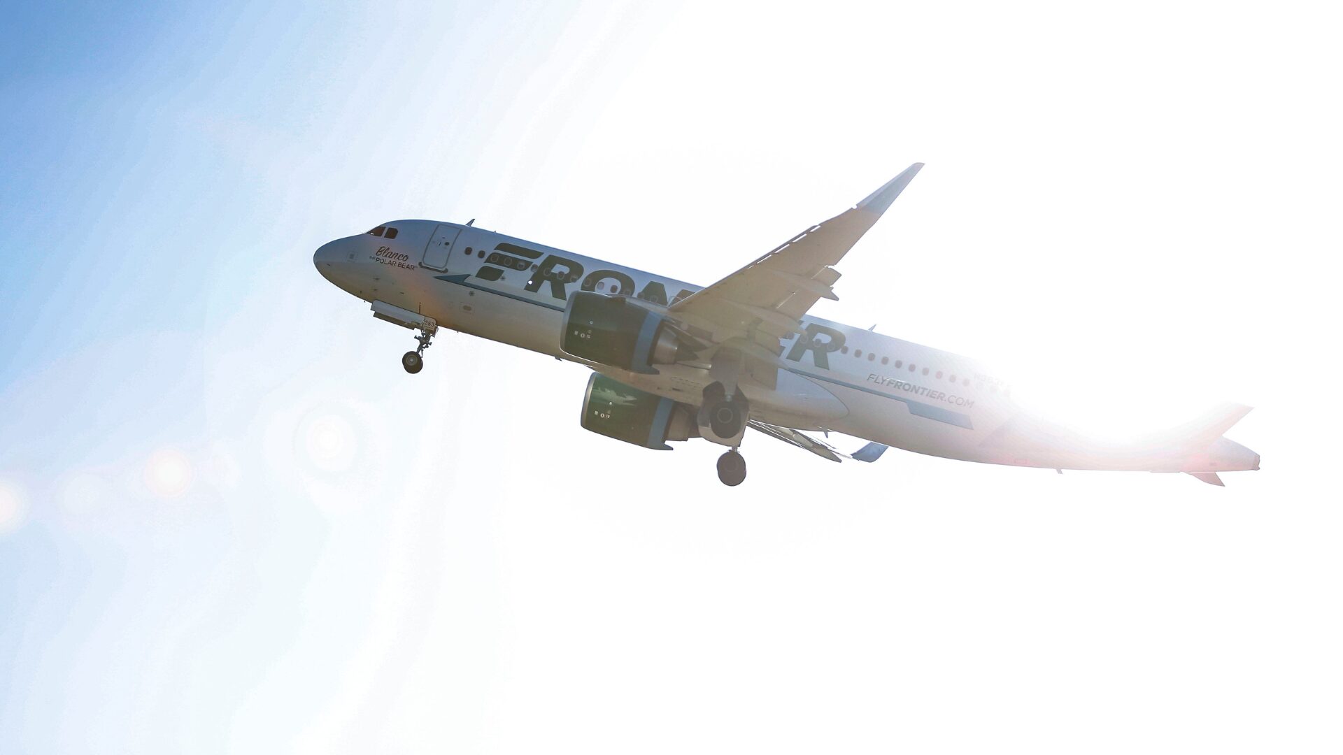 Passenger Says ‘I Thought It Was the End’ After Frontier Plane Experiences Mechanical Problem [WATCH]