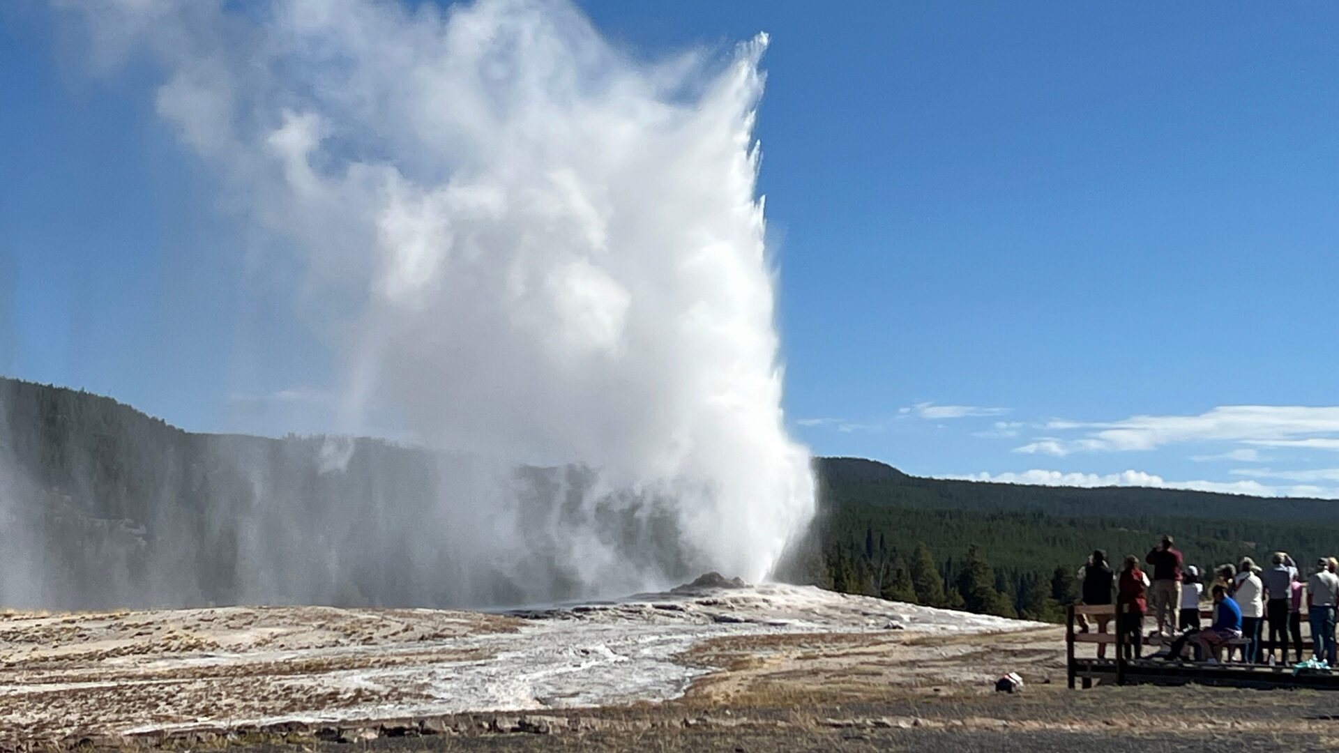 Tour Van Engulfed in Flames After Yellowstone Highway Collision Kills Seven [WATCH]