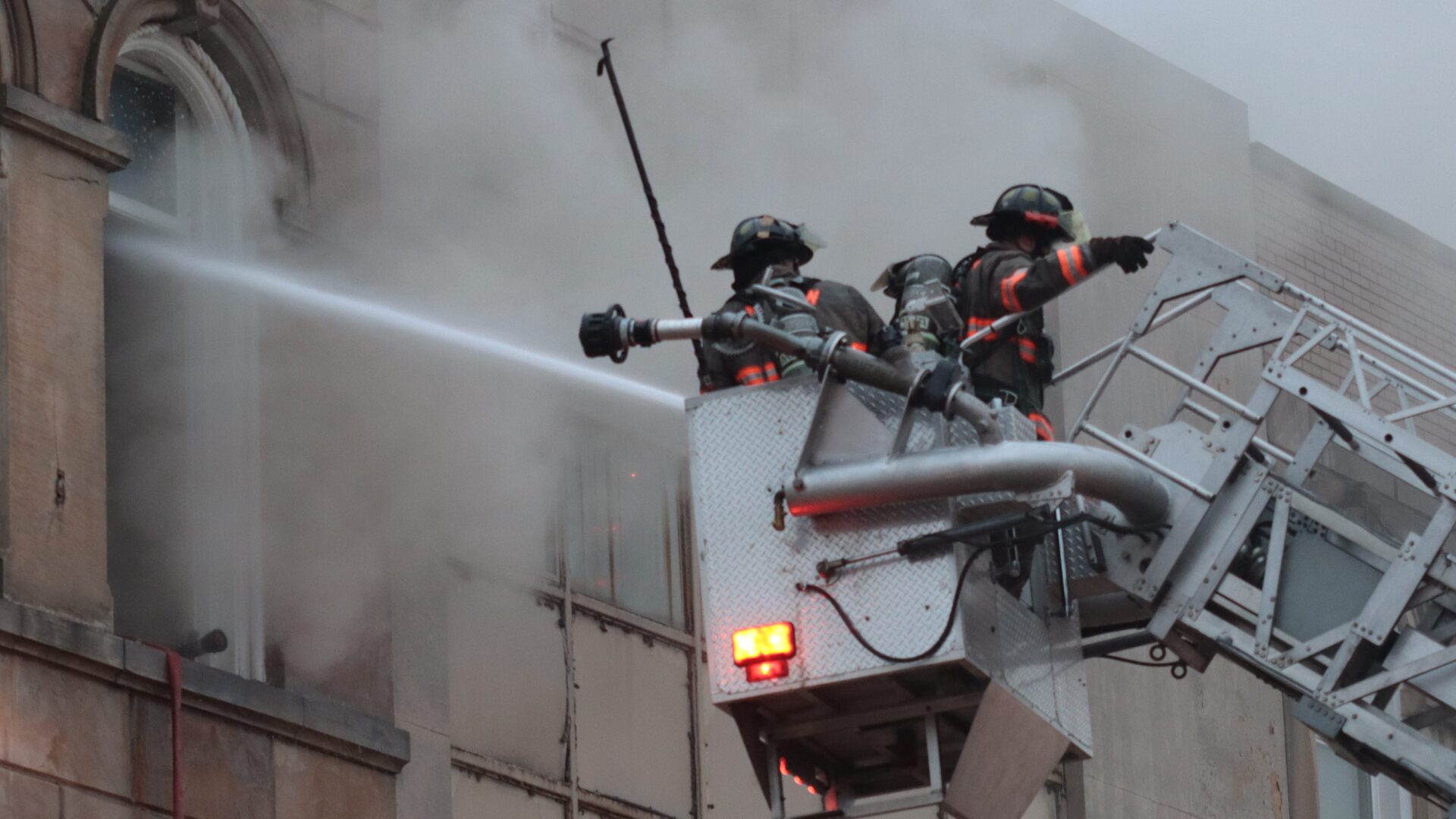 Five Dead in Apartment Blaze, Residents Jump for Their Lives [WATCH]