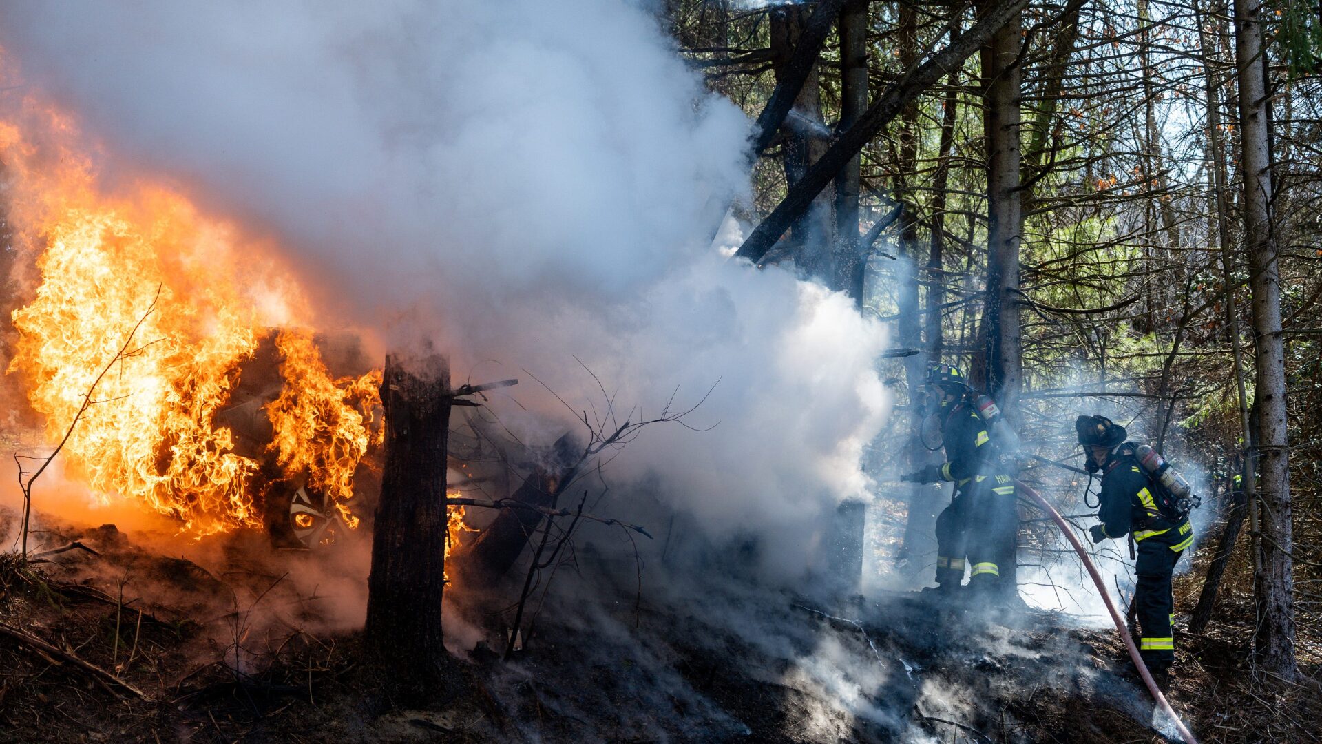 SUV Bursts Into Flames, Kills Everyone Inside [WATCH]