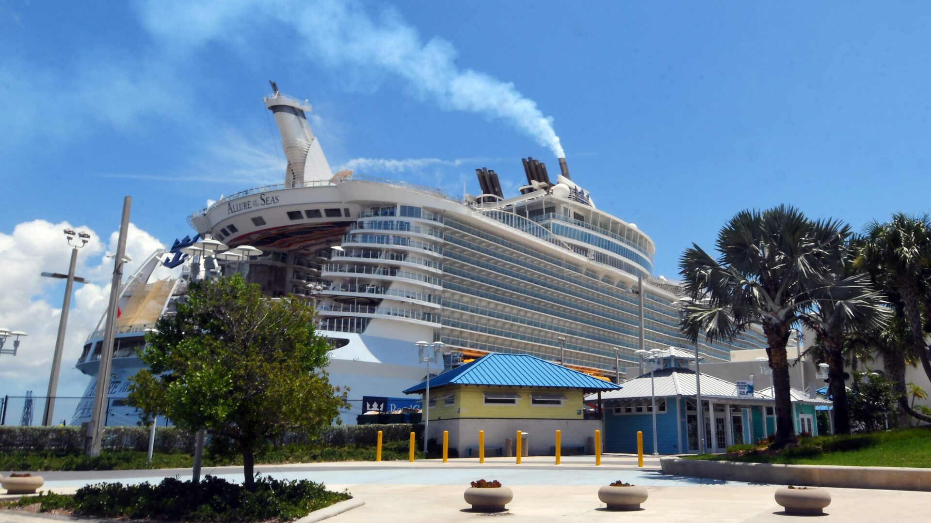 Royal Caribbean Icon of the Seas Water Slide Breaks, Injuring Passenger [WATCH]