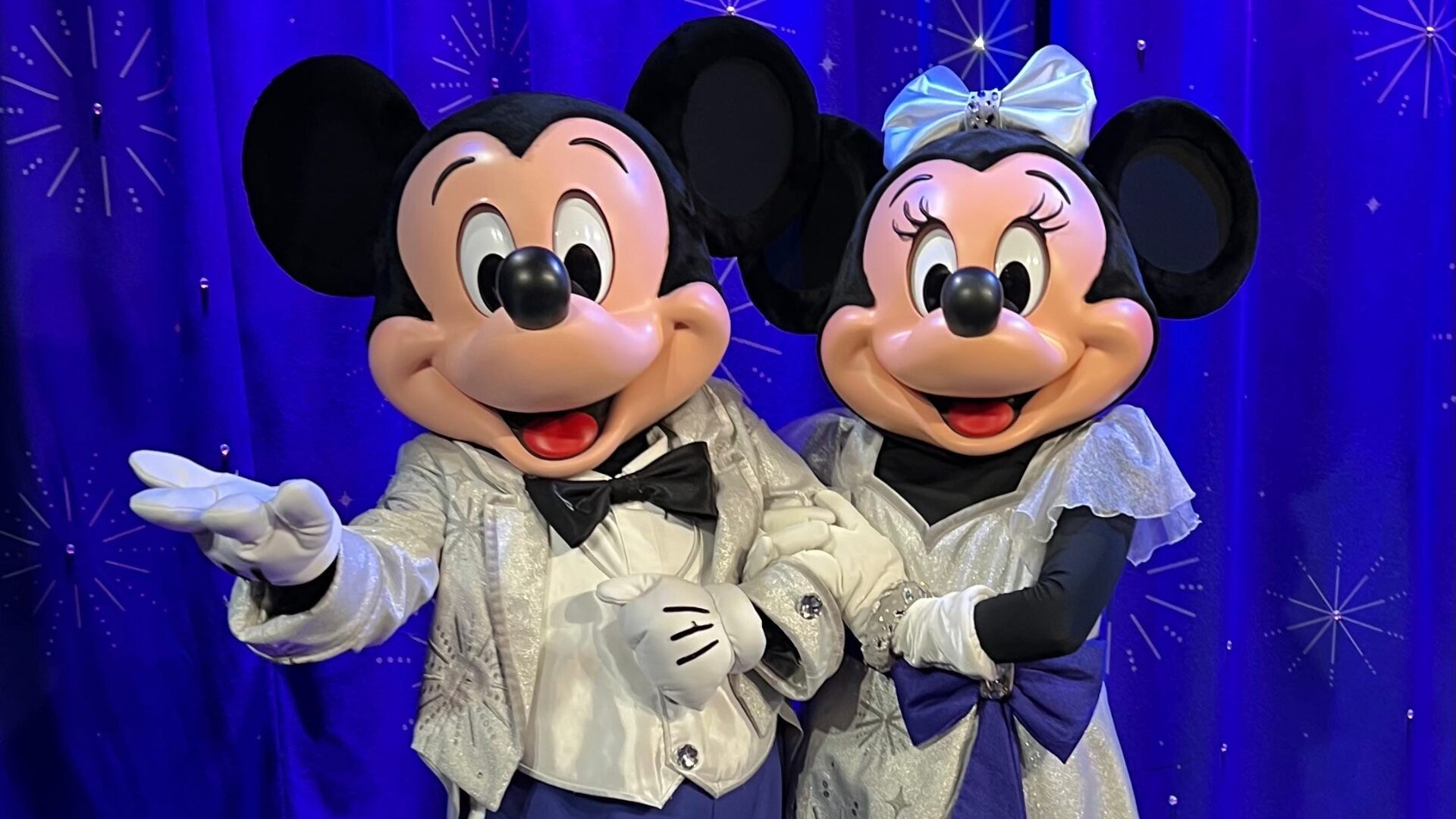 Man Tackled by Bystanders After Allegedly Punching Mother in Face at Disney [WATCH]