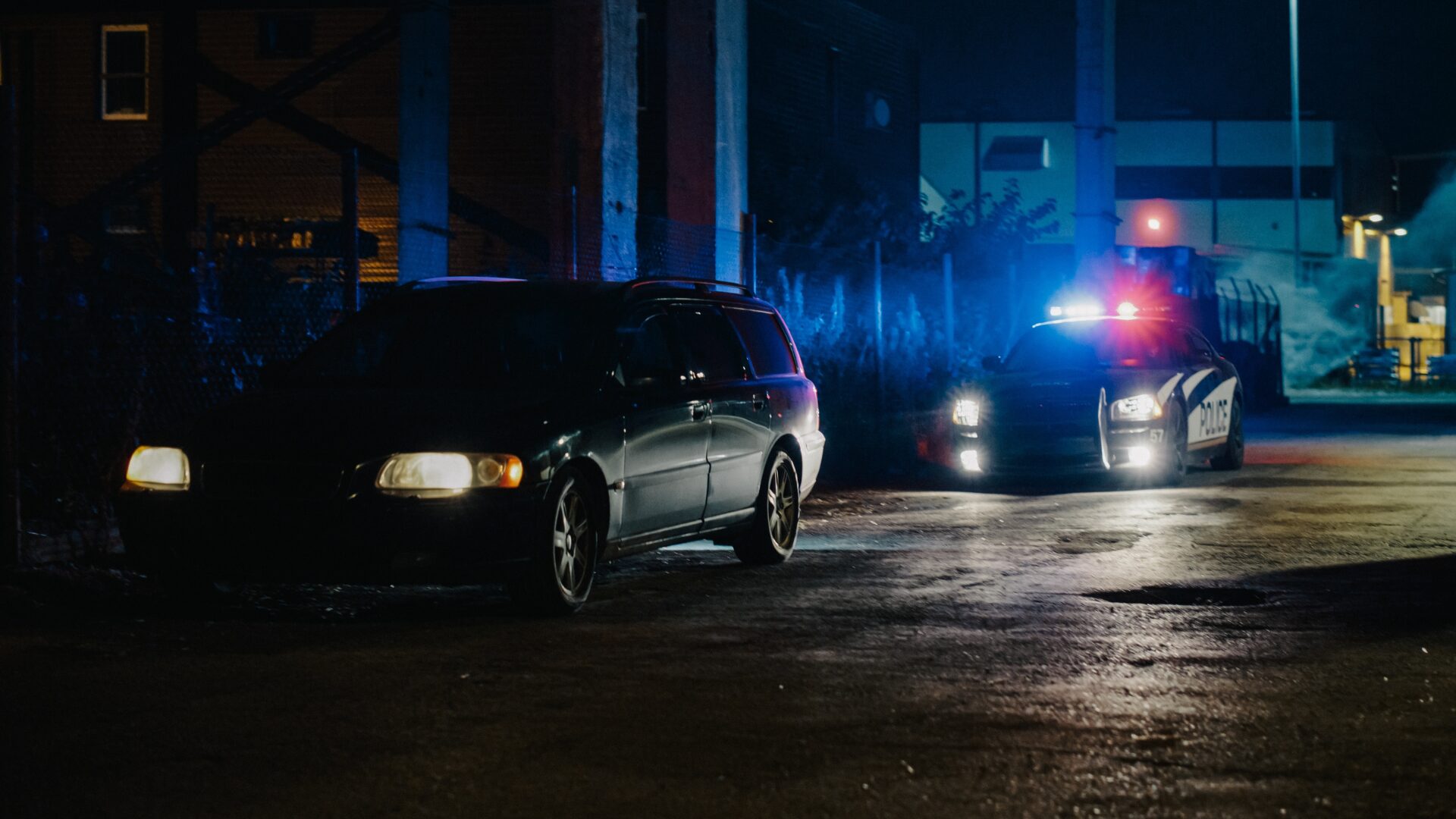 Quick-Thinking Group Spots AMBER Alert Car, Help Cops Save Child [WATCH]