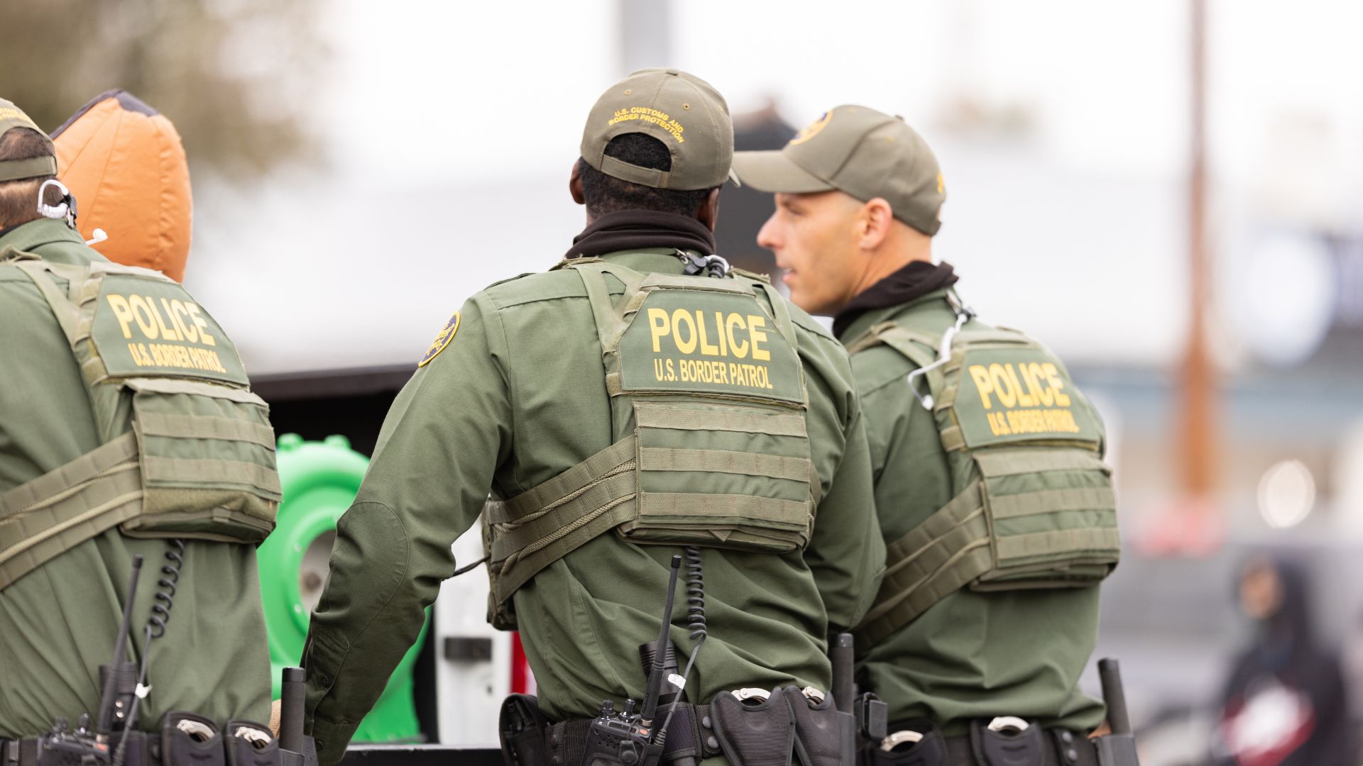 Armed Suspect Shot By Agents As a Mob Surrounds Border Patrol [WATCH]