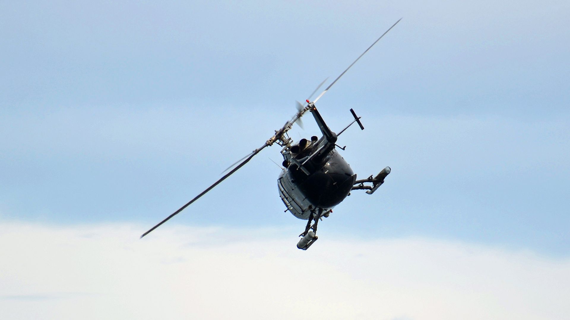 Crazy Helicopter Crash Caught on Camera in Huntington Beach, California [WATCH]